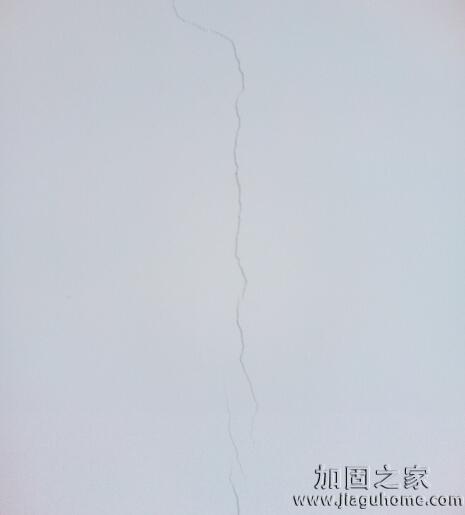 墻面居然有裂縫,有沒有必要做加固補(bǔ)強(qiáng)